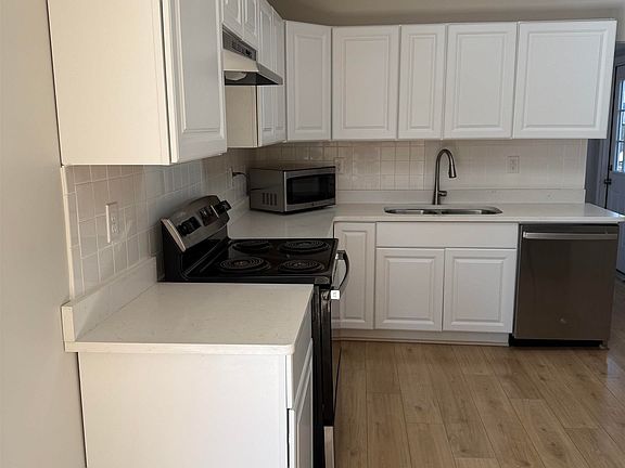 4th image of 3611 Lakewood Dr NW