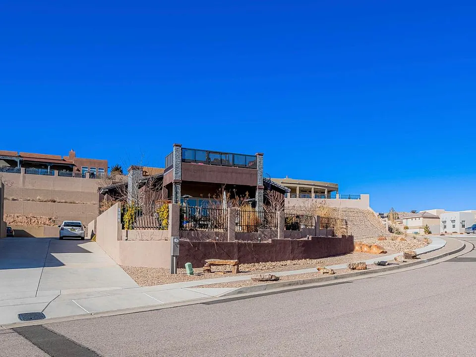 6055 Redondo Sierra Vis NE