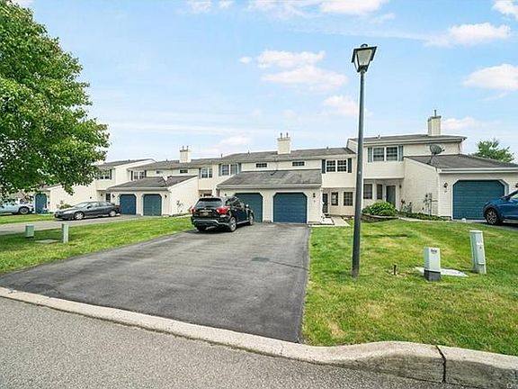 3rd image of 9 Pond Hill Ln