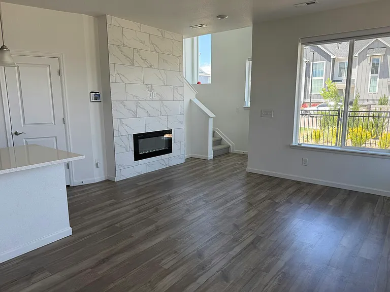 1940 S Poplar Ct — Photo 5