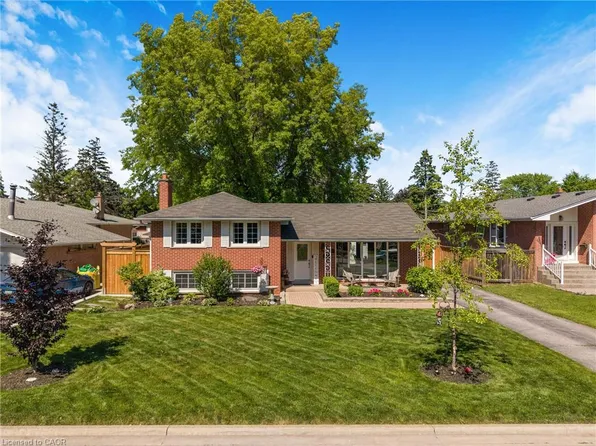 377 Duncombe Dr, Burlington, ON L7L 4M2