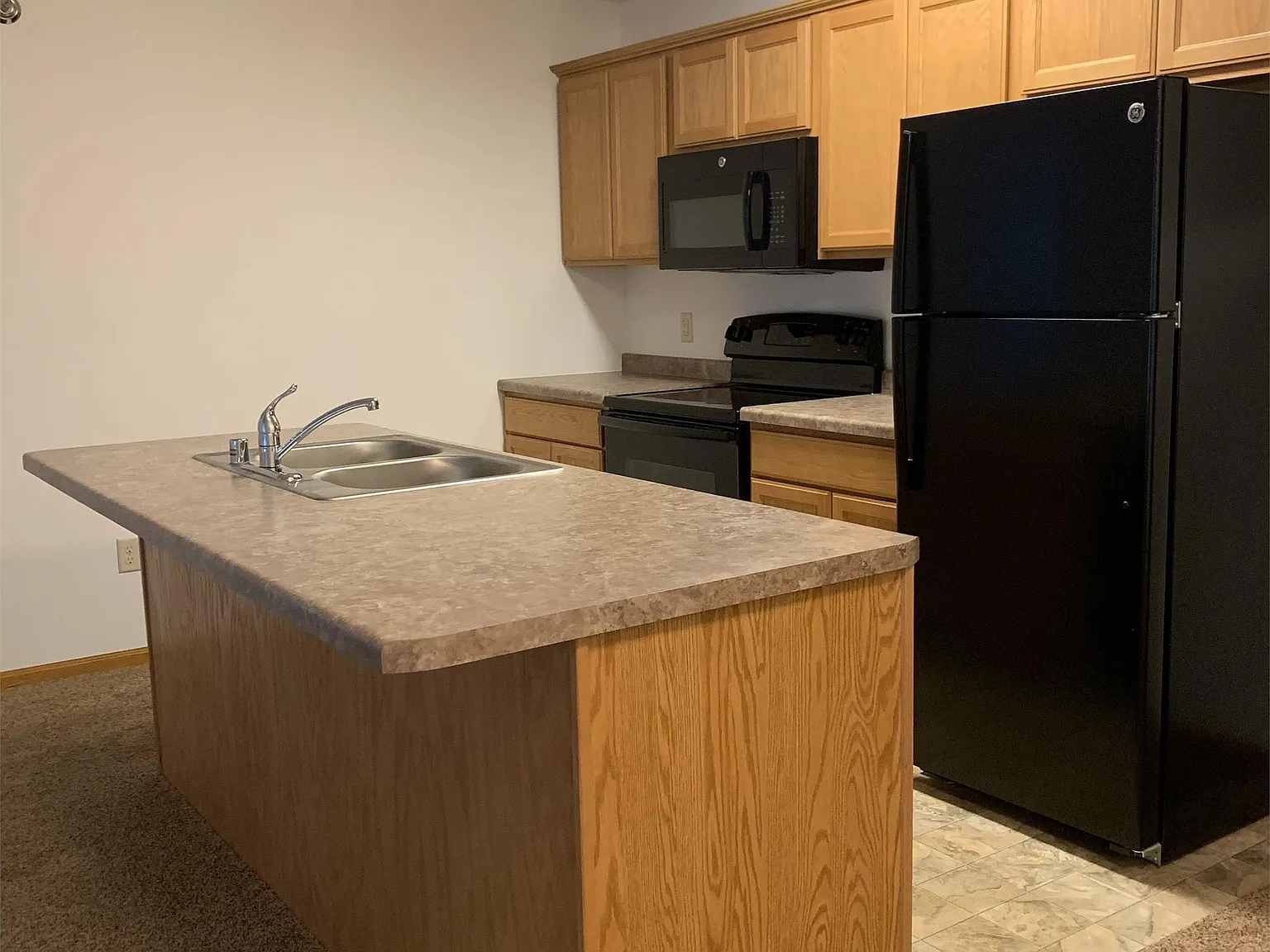 Cardinal Apartments - 206 — Photo 1