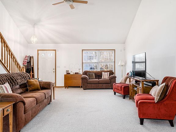 5th image of 627 Caffrey Ct E