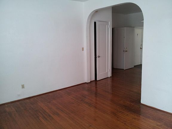 5th image of 1006 8th St APT 1