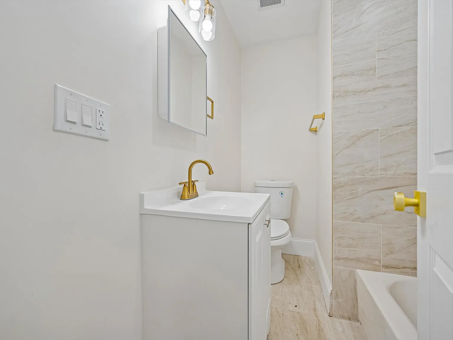 5618 Malcolm St — Photo 3