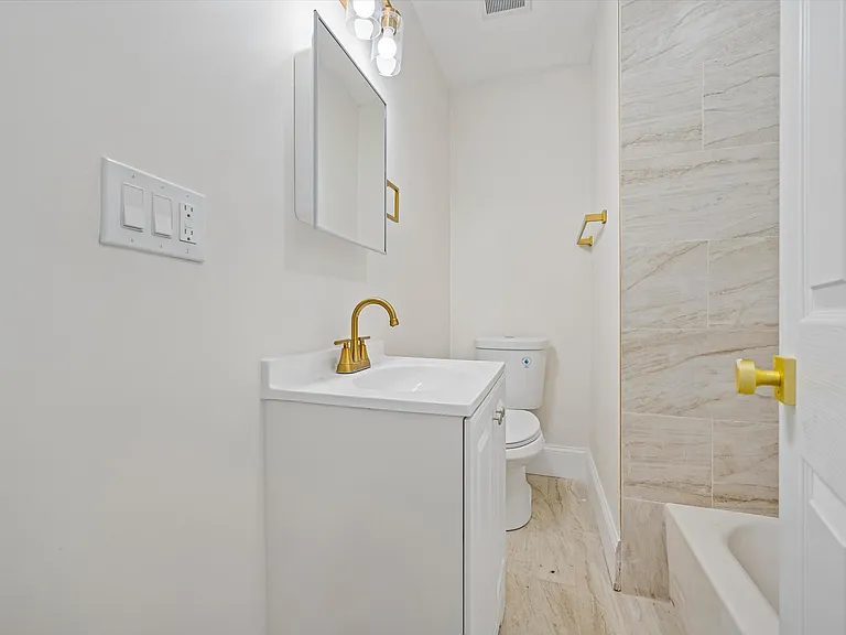5618 Malcolm St — Photo 3