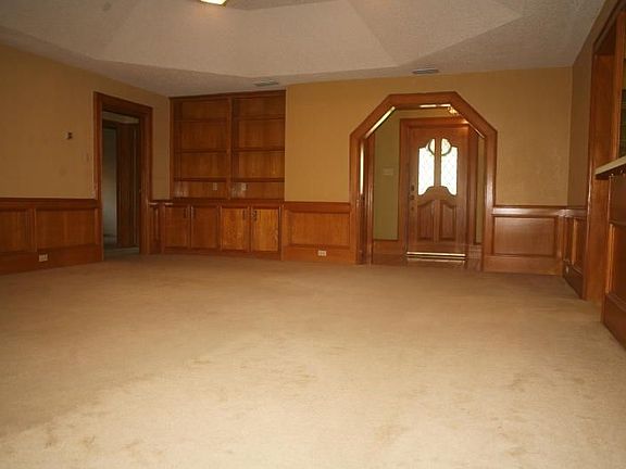 2nd image of 121 Kerria Ave