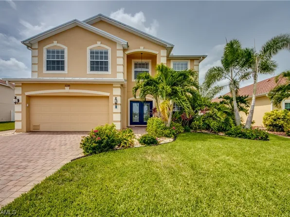 2233 Cape Heather Cir, Cape Coral, FL 33991