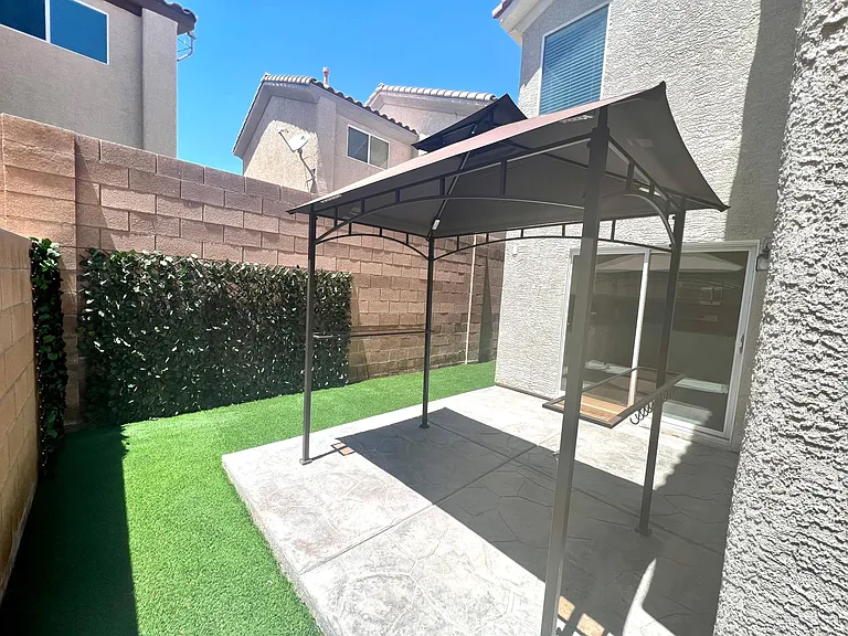 743 Loughton St — Photo 31