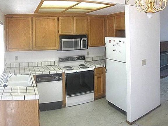 4th image of 1551 Four Oaks Cir