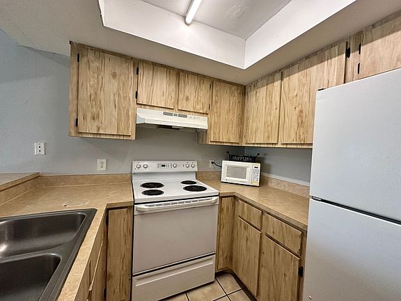 3rd image of 829 Gleason Pkwy APT 3