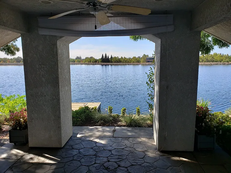 44 Edgewater Ct — Photo 16