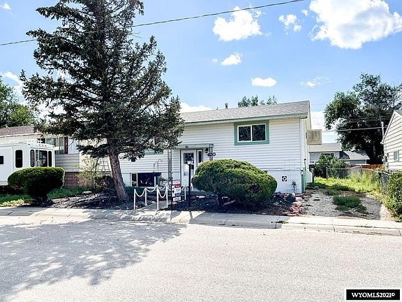 2nd image of 420 Big Horn St