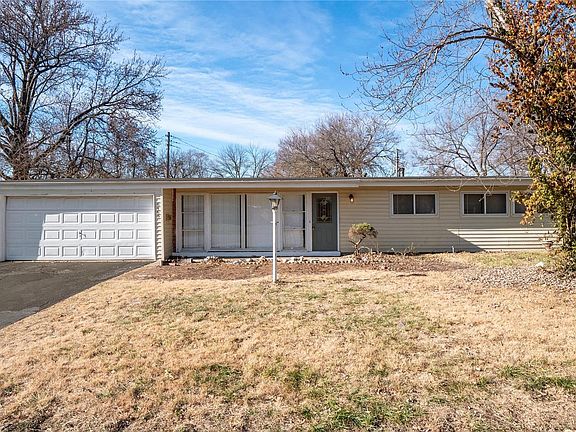 3rd image of 6465 Evergreen Blvd