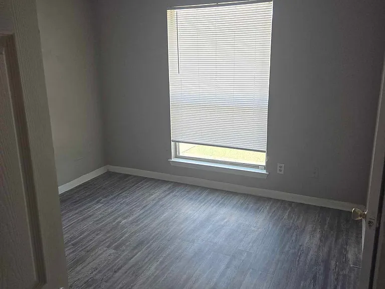 2406 S Laredo St — Photo 8