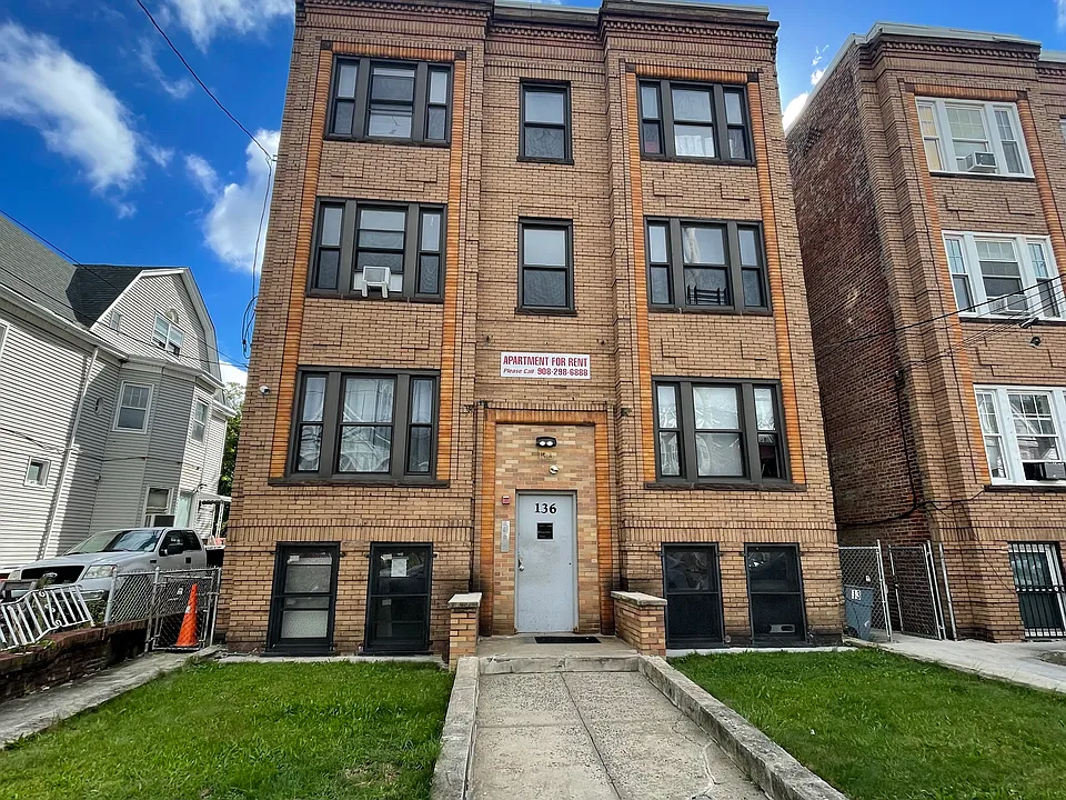 136 Arlington Ave #3L