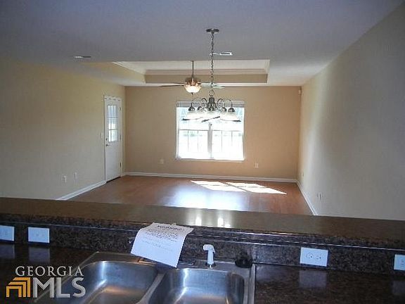 3rd image of 121 Ashwood Cir