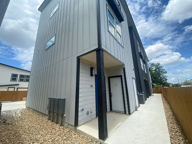 1823 Burnet St #2 — Photo 10