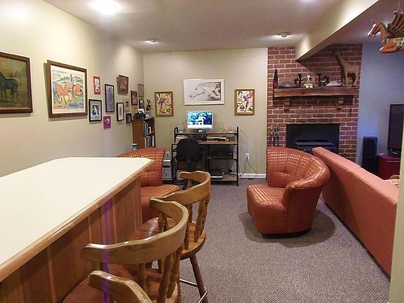 4th image of 9 Country Ln