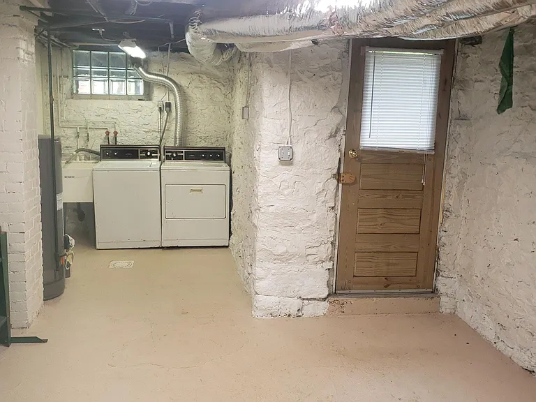 522 Lloyd St — Photo 12