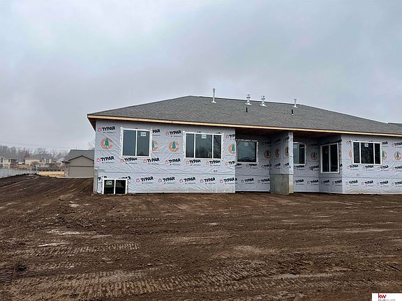 4th image of 3024 Lakeside Dr
