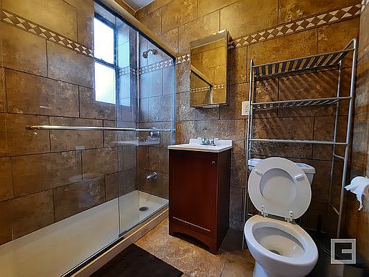 4th image of 518 Willoughby Ave APT 3E