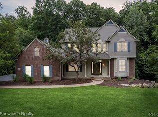 564 Timber Ridge Dr, Highland, MI 48357