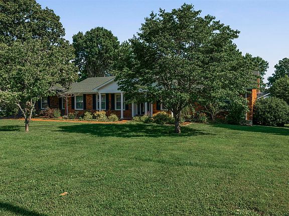 3rd image of 1606 Redwood Way