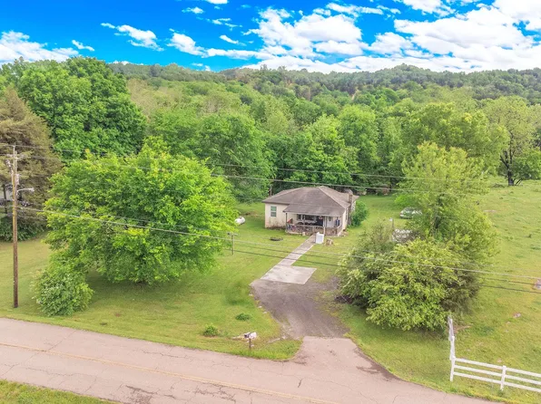 3128 Howell Rd, Mascot, TN 37806
