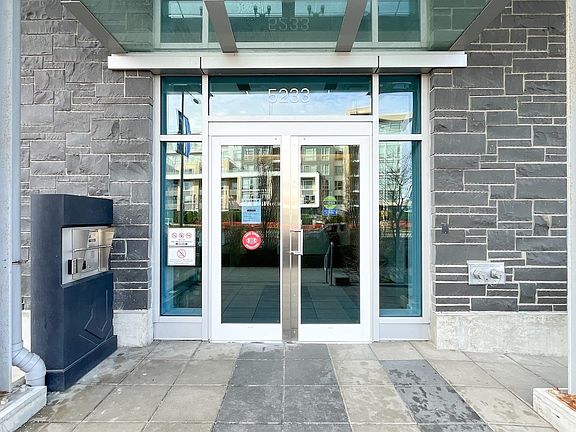 3rd image of 5233 Gilbert Rd #528