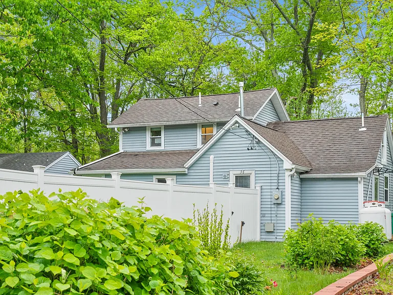 36 Brackett Rd — Photo 25