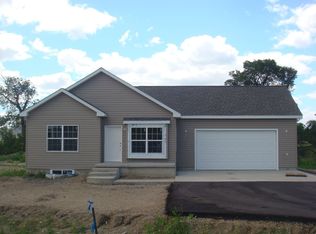 1720 River's Edge Dr SE, Minot, ND 58701