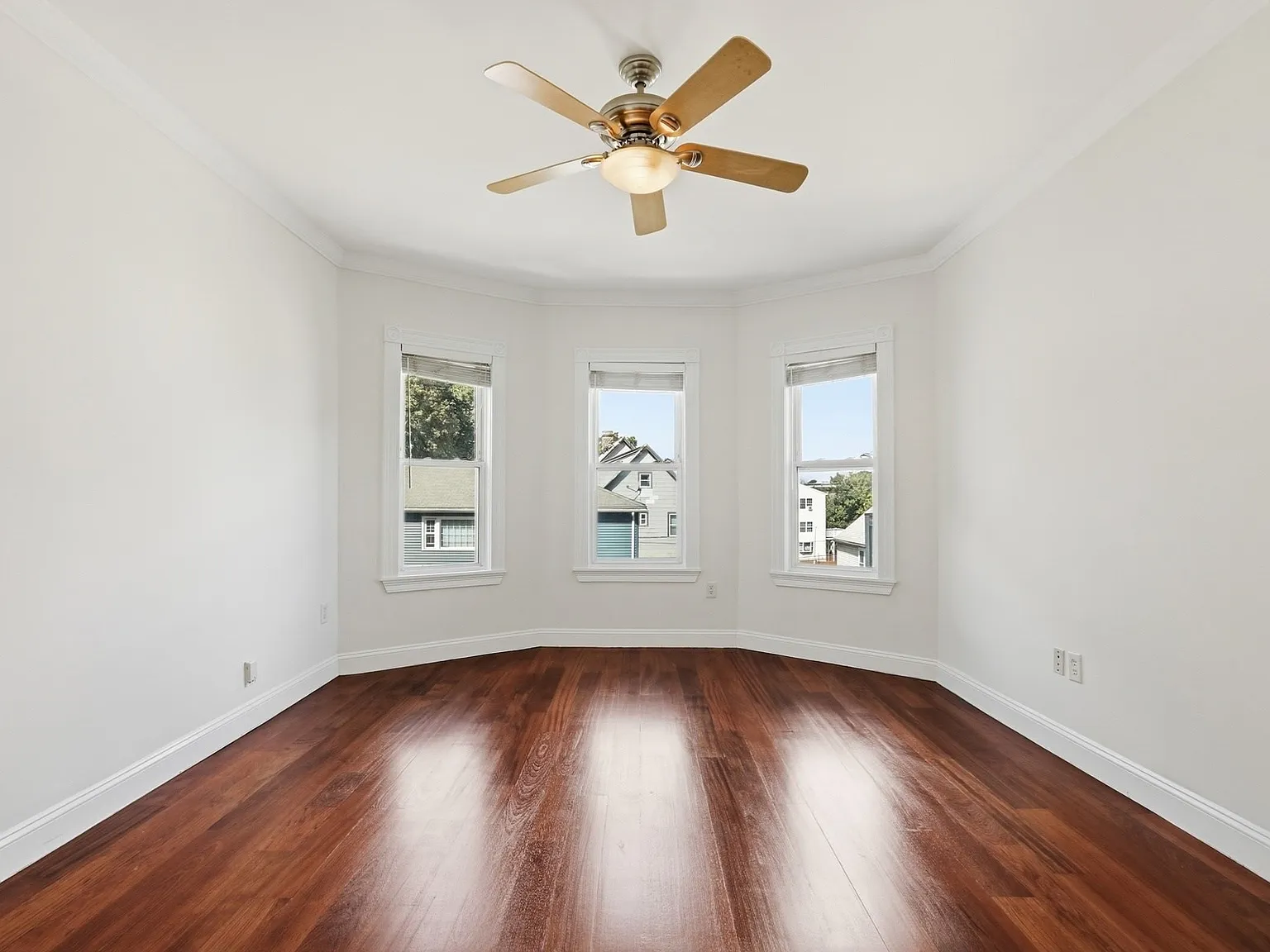 3 bed, 1.5 bath, 1254 sqft, $3,500 — Photo 2