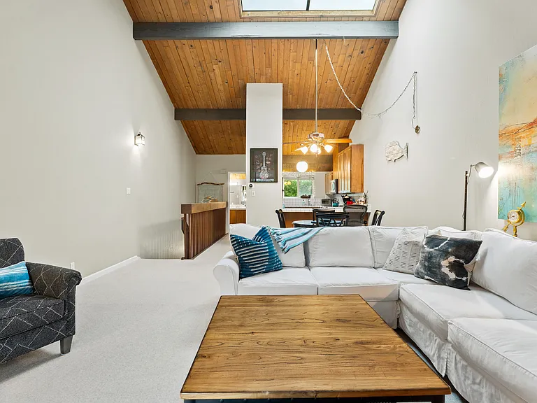 21187 E Cliff Dr — Photo 11