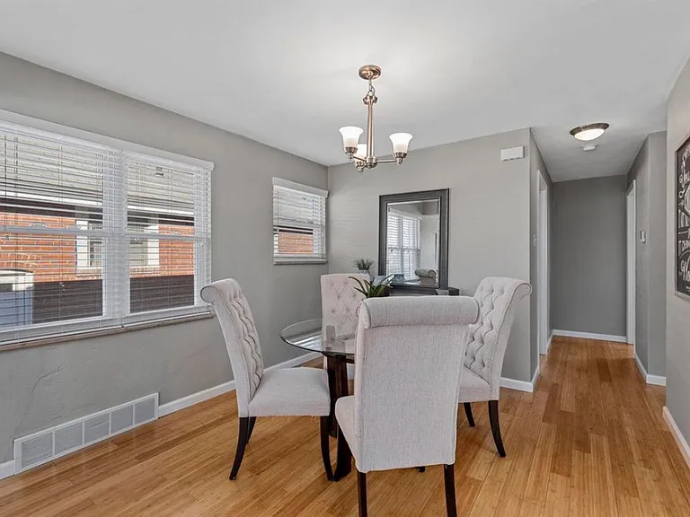 1614 Bredell Ave — Photo 12