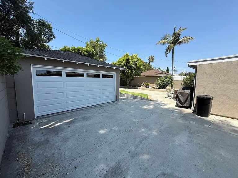 6059 Bluebell Ave — Photo 20