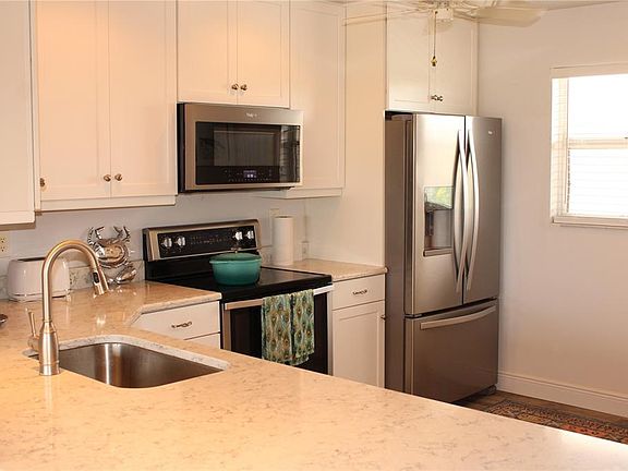 2nd image of 4240 Ironwood Cir APT 404