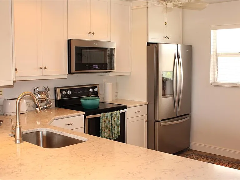 4240 Ironwood Cir #404 — Photo 2