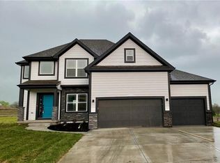 445 Lilly Ln, Liberty, MO 64068