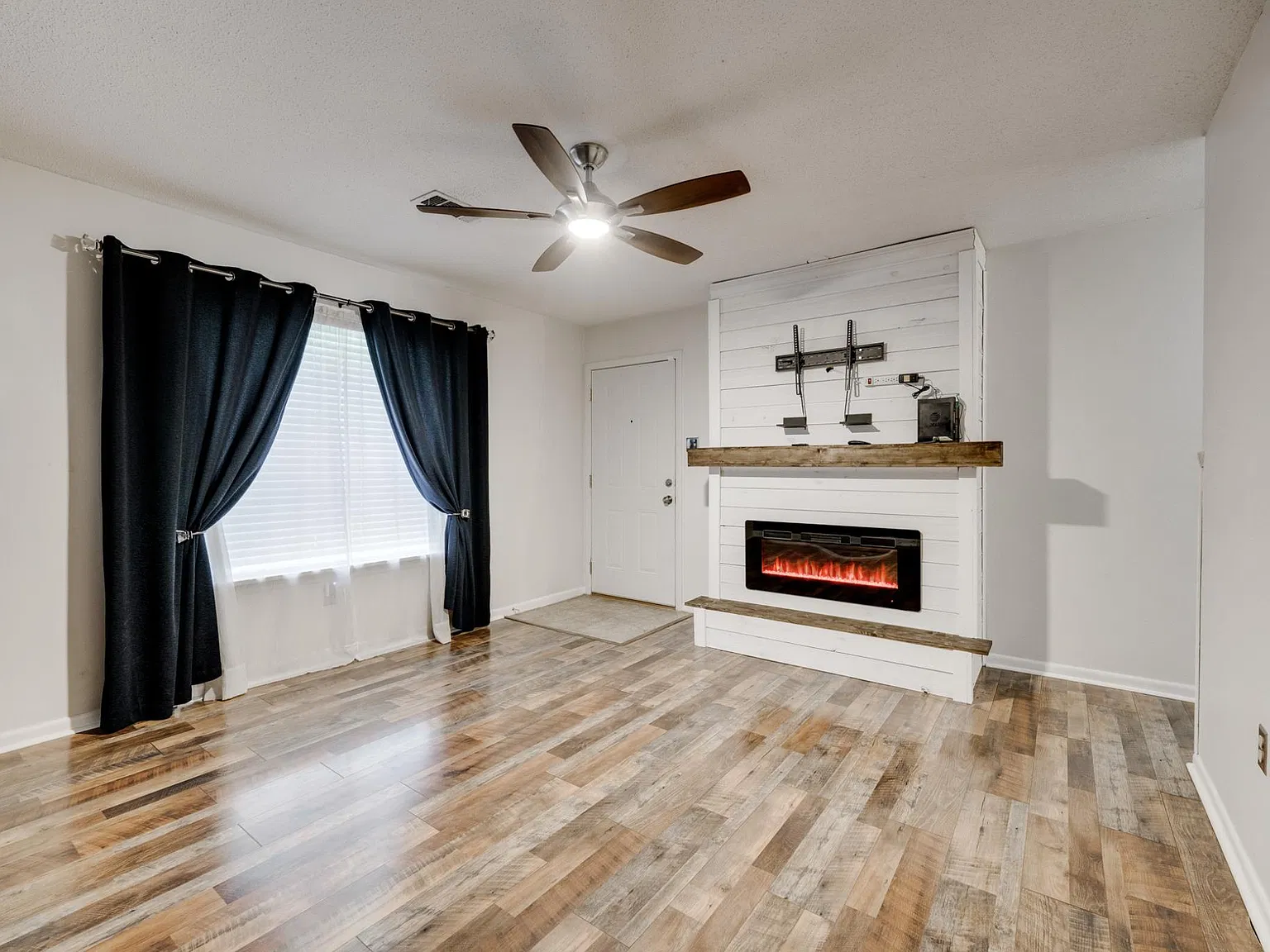 9319 Woodbine Dr — Photo 2