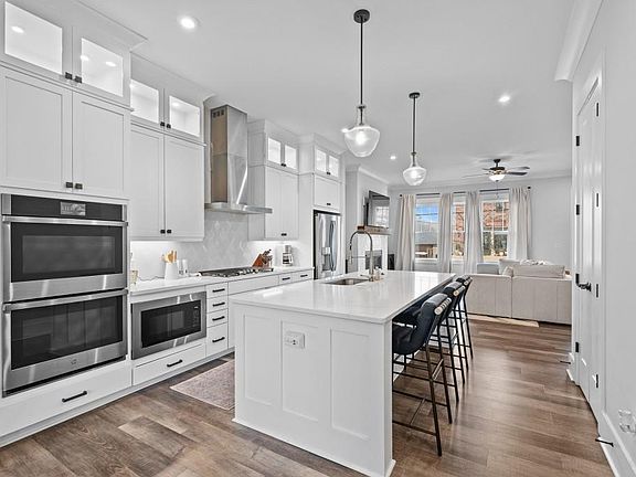 3rd image of 730 Elmwood Way