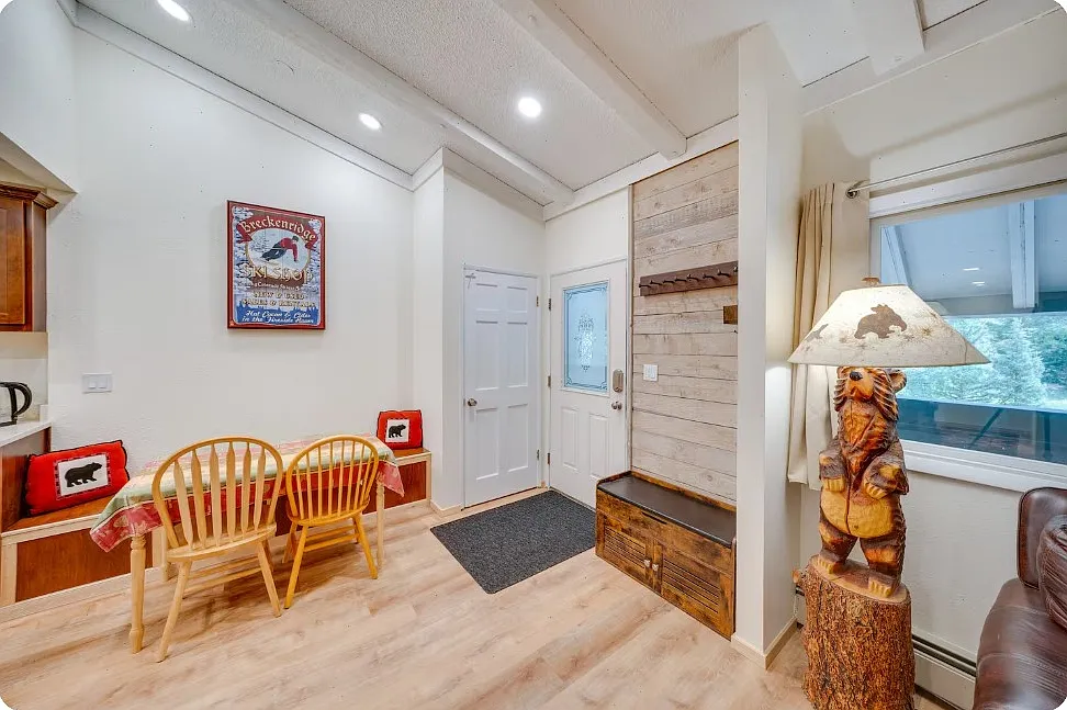 2 bed, 850 sqft, $3,300 — Photo 2