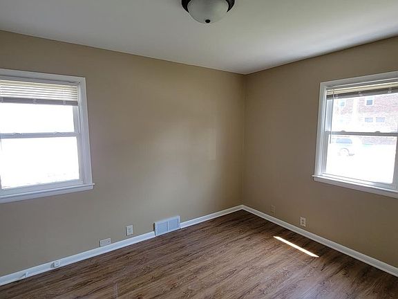 3rd image of 118 S 8th St #1
