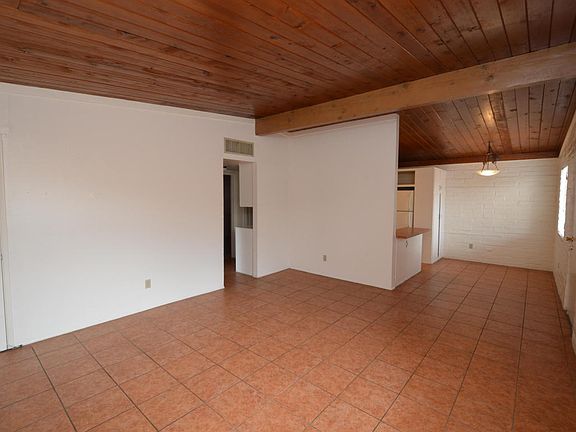 4th image of 3527 E Florence Dr