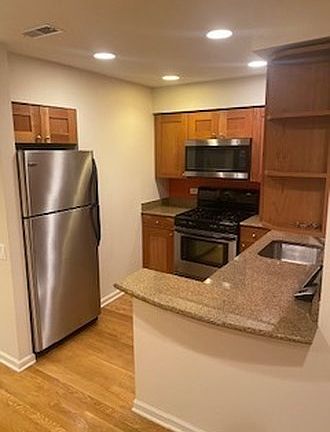 4th image of 2045 N Larrabee St APT 7103