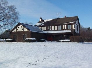 5814 Shadowood Dr, Crystal Lake, IL 60012