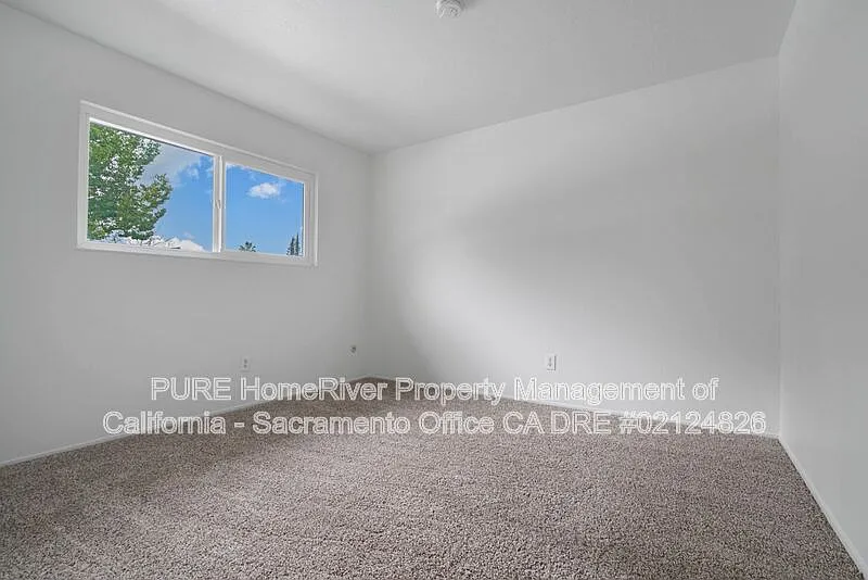 2 bed, 1.5 bath, 1014 sqft, $1,895 — Photo 2