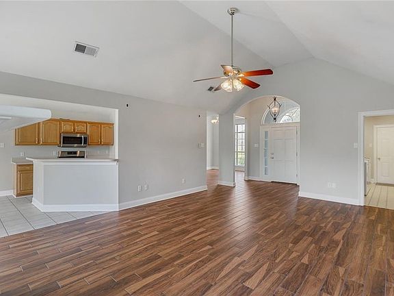 5th image of 1107 Primrose Dr