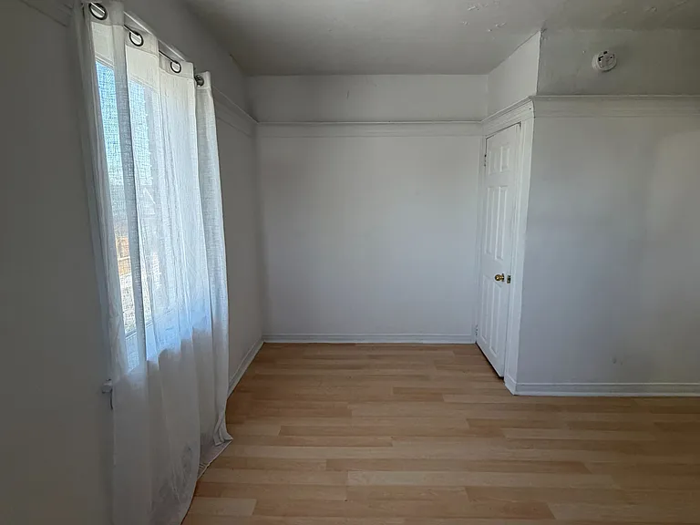 214 Earlscourt Ave — Photo 9