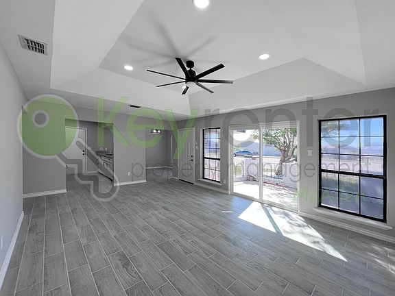 3rd image of 1519 Evergreen Ave